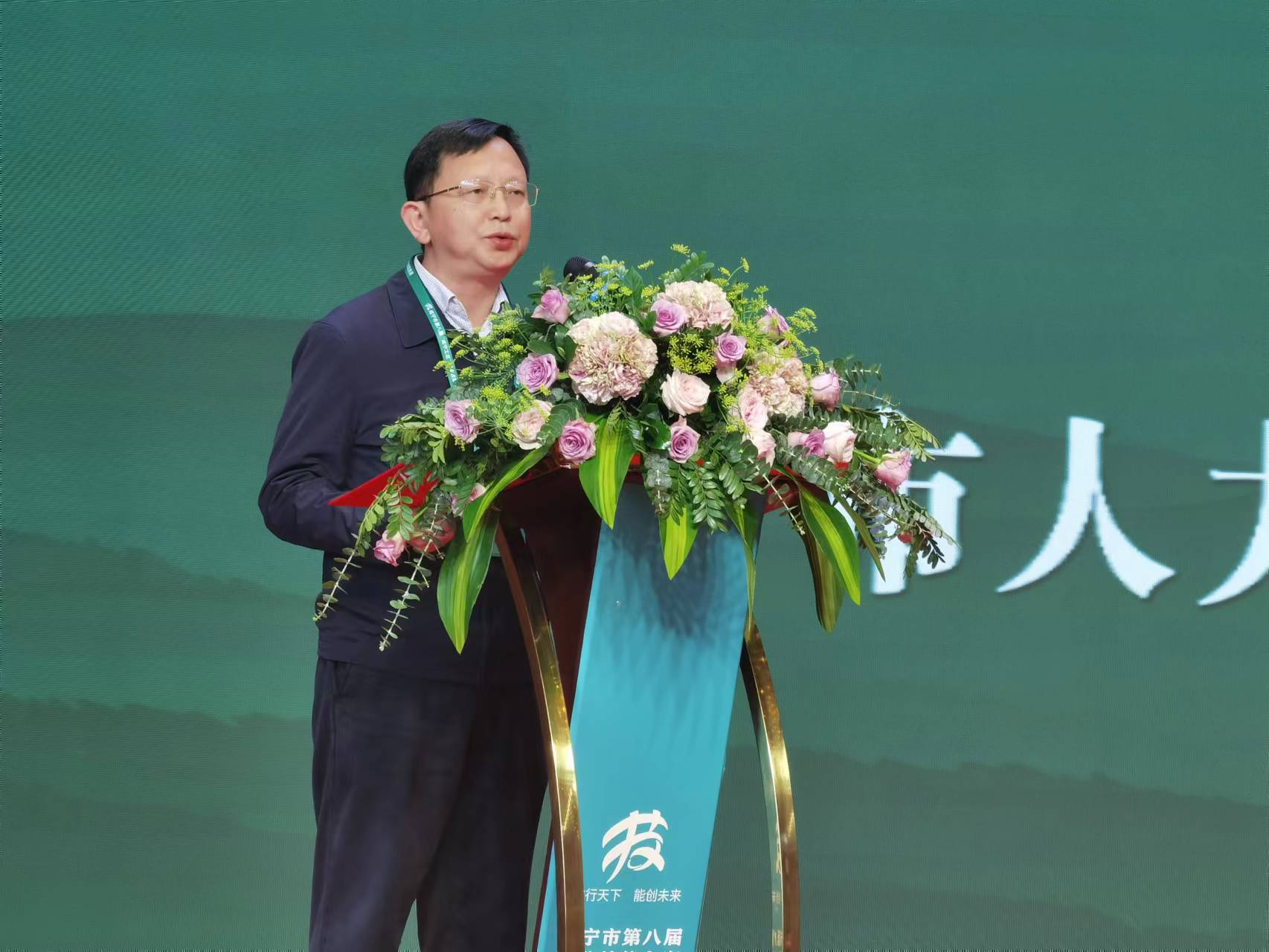 咸宁市人社局党组书记、局长陈进同志讲话.jpg ""